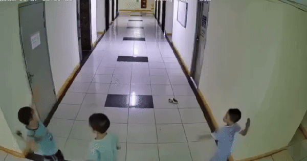 Cháu bé ném dép làm hỏng thang máy chung cư ở Hà Nội: Sự thật thông tin phải bồi thường 2 tỷ đồng