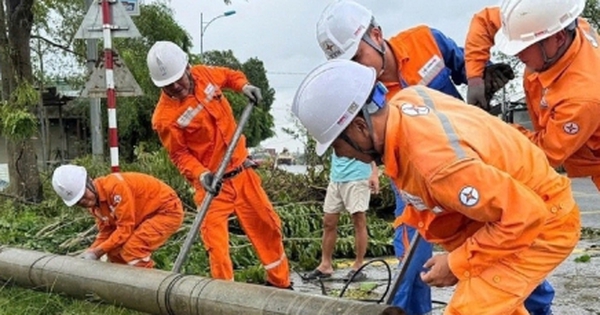 Ngừng vận hành 38 đường dây lưới điện do bão, gần 2 triệu khách bị cắt điện