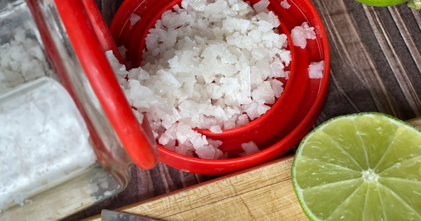 “Khỏi tăng huyết áp, tiểu đường, thận khỏe” chỉ nhờ uống nước chanh muối? Chuyên gia phản bác