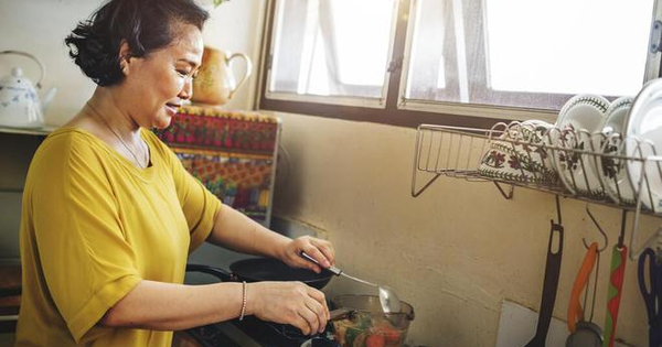 Lương hưu mẹ chồng 3 triệu/tháng, tôi choáng váng khi biết cách bà làm thế nào biến số tiền ít ỏi đó ra vàng và sổ đỏ