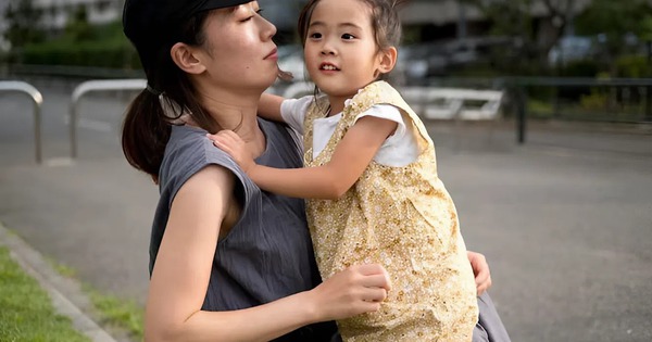 Thấy con nhút nhát, hướng nội, bà mẹ sử dụng 3 phương pháp đơn giản, kết quả đạt được phải khen: Quá cao tay!