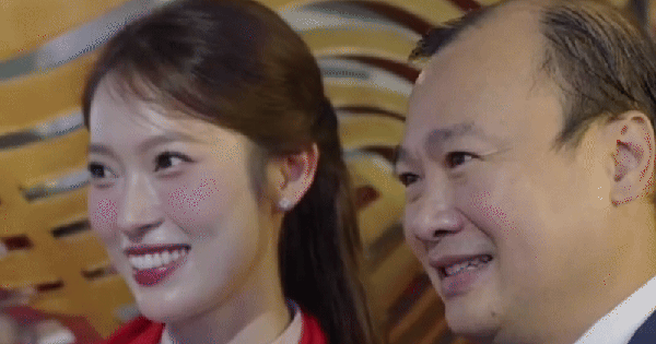 Cái kết không ngờ khi Khánh Vy đi diễu hành A80 gặp đúng thầy giáo của mình