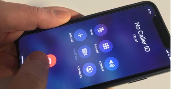 Nghe cuộc gọi số lạ, người phụ nữ không nói gì, cảnh giác cúp máy luôn nhưng hôm sau nhận thông báo: Tài khoản bị trừ 200 triệu đồng