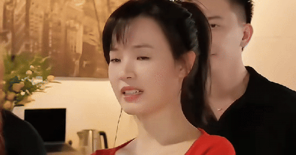 Biểu hiện khác thường của Midu