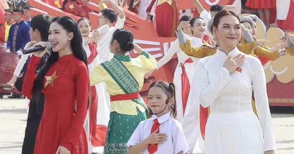 Sân khấu ngắn nhất sự nghiệp Hòa Minzy và câu trả lời về thái độ thực sự đối với Mỹ Tâm tại Đại lễ 2/9