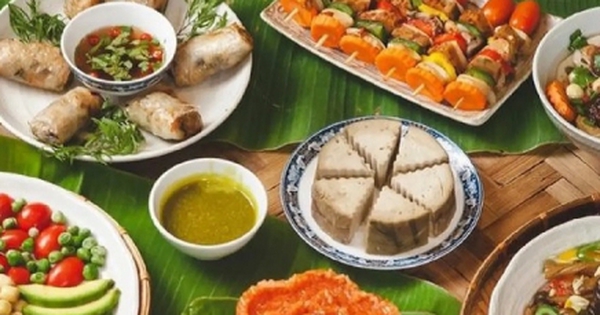 Giá mâm cỗ cúng Rằm tháng 7 đắt đỏ, bà nội trợ thắt chặt chi tiêu