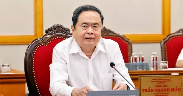 Bộ Chính trị cho ý kiến về phương án nhân sự trình đại hội Đảng bộ 3 tỉnh, thành phố