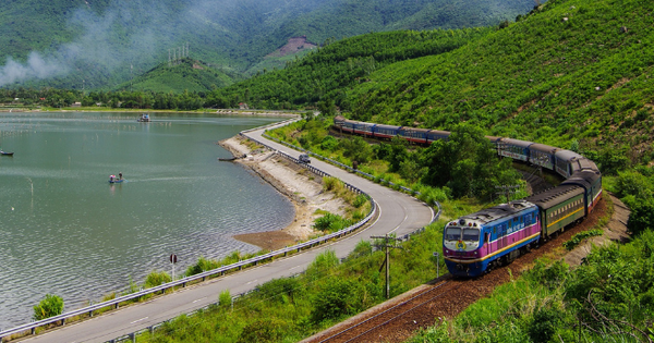 Chuyến tàu chạy hơn 100km, đi mất hơn 2 giờ đồng hồ: Du khách nhận xét "Rất đáng mong chờ!"