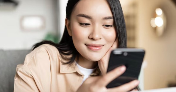 Thường xuyên khen ngợi người khác theo 3 cách này là biểu hiện của người EQ thấp