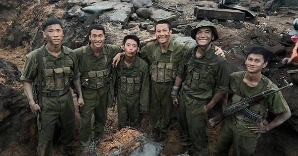 Khán giả chi hơn 551 tỷ đồng trong 2 tuần đưa Mưa Đỏ trở thành phim Việt Nam ăn khách nhất lịch sử: Vượt Mai của Trấn Thành, hot gấp 10 lần phim có Hoài Linh