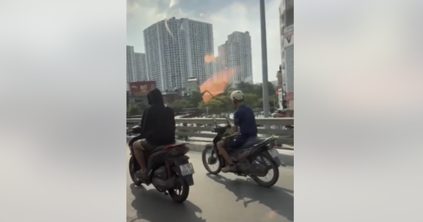 Từ clip Cục trưởng Cục CSGT trực tiếp quay, xử phạt thanh niên vừa đi xe vừa nghe điện thoại