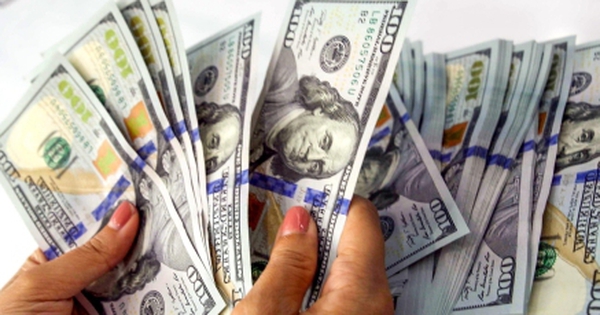 Giá USD lần đầu tiên vượt 27.000 đồng/USD