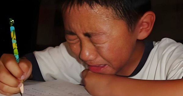 Bài Toán tiểu học "60-10= 50" bị gạch sai, xem đáp án mà phụ huynh đau đầu: Ai ngờ được cách làm như này!