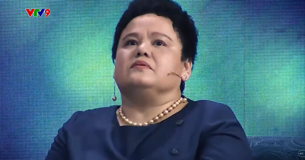 Danh tính người phụ nữ lớn hơn 12 tuổi lên truyền hình nói về thông tin yêu ca sĩ Phi Hùng