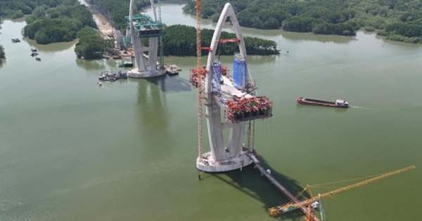 Cận cảnh công trường cầu gần 4.900 tỷ nối TP.HCM với Đồng Nai