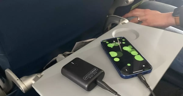 Cấm dùng pin sạc dự phòng trên máy bay Vietnam Airlines