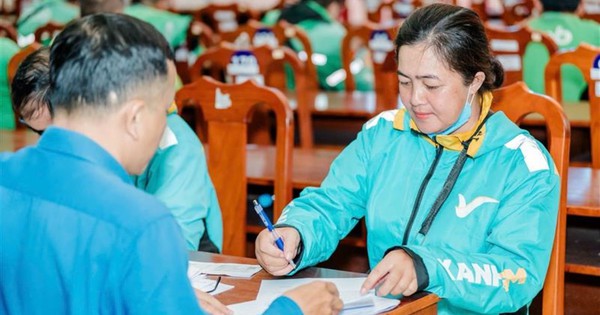 Tin vui đầu năm cho bác tài xe ôm công nghệ mua xe máy điện VinFast: Chú ý!