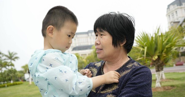 Nghỉ lễ về nhà bà nội hay bà ngoại? Câu trả lời của đứa trẻ khiến người mẹ đứng bên đỏ bừng mặt!