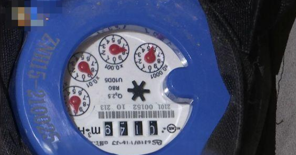 Đồng hồ nhảy 149 m³ trong 12 ngày, ngốn hơn 1,5 triệu đồng tiền nước, gia chủ khẳng định “nhà không có người” nhưng thợ đến kiểm tra thông báo: “Không có dấu hiệu bị can thiệp”