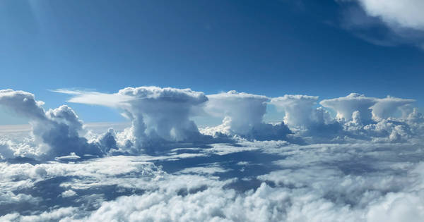 Phi công chụp lại hình ảnh sốc ở độ cao 150km từ cửa sổ máy bay