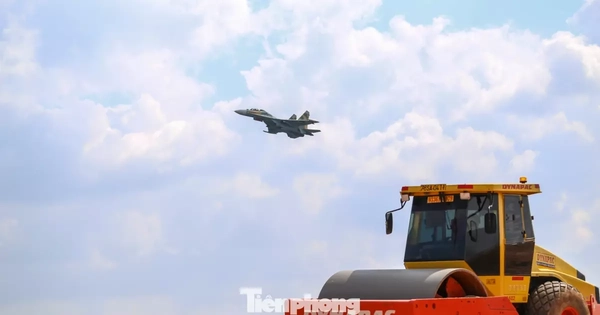 Hối hả thi công 'lên đời' sân bay Phù Cát