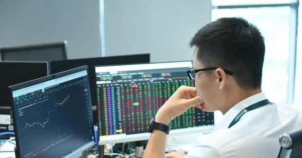 Chứng khoán "rơi" khỏi đỉnh lịch sử