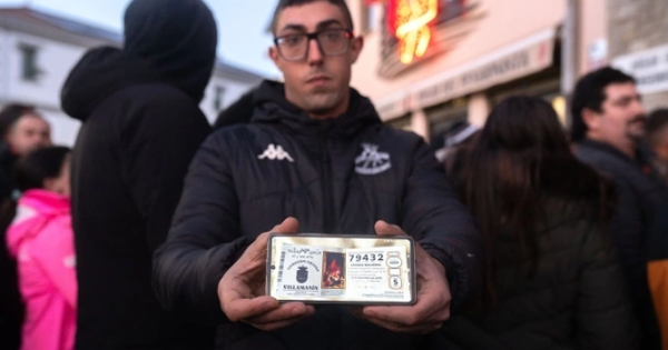 Cả làng mua vé số chung, trúng độc đắc 1.000 tỷ đồng, chưa kịp vui đã hóa 