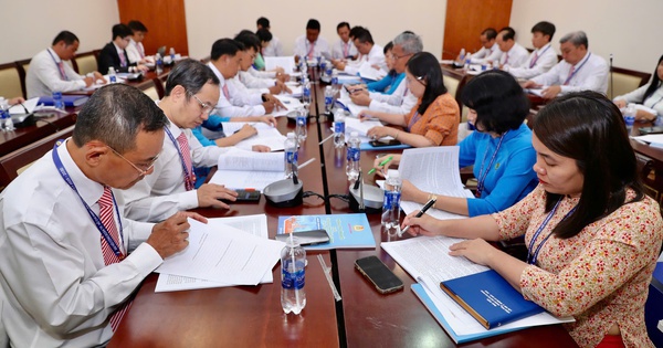 Khu vực công sẽ có 5 bảng lương và 9 chế độ phụ cấp mới?