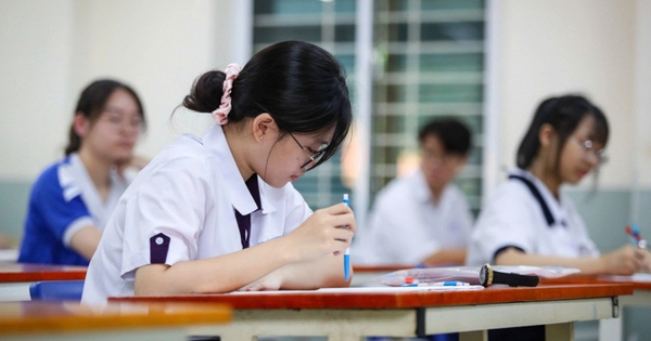 Phụ huynh Hà Nội nêu quan điểm: 1 kỹ sư tương lai cần tư duy Toán học và Vật lý sắc bén hơn là điểm IELTS chót vót!