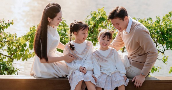 Ngắm bộ ảnh đẹp như ngôn tình của đội trưởng tuyển Việt Nam bên Hoa khôi Đại học Vinh và con gái nhỏ