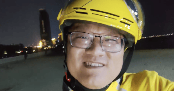 Thạc sĩ, quản lý cấp cao bỏ việc đi làm shipper: "Học giỏi, bằng cấp xịn thì sao?"