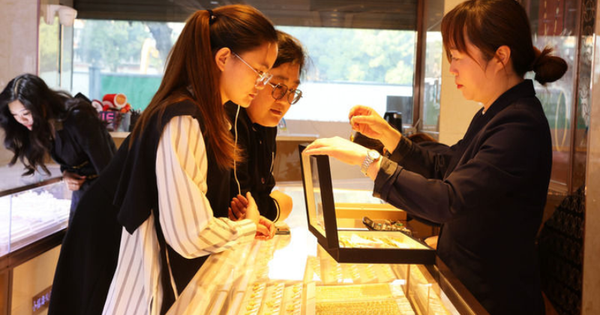 Người mua vàng lâu năm khuyên người mới mua vàng: 5 việc phải làm bằng được!