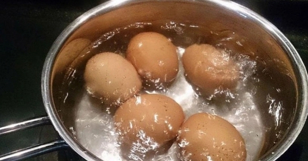 Nên luộc trứng bằng nước lạnh hay nước sôi? Thì ra bấy lâu rất nhiều người hiểu sai