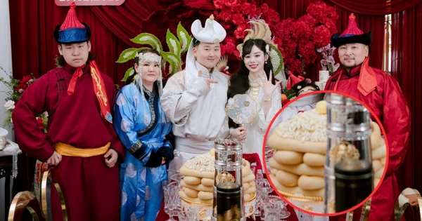 Đám hỏi dâu Việt - rể Mông Cổ hot nhất MXH lúc này, nhà trai gây chú ý với tháp bánh lạ trên bàn lễ