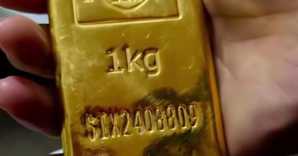 Phát hiện túi xách chứa 1kg vàng, 1kg bạch kim và 1kg palladium trị giá hơn 7,5 tỷ đồng nằm chơ vơ trên ghế xe buýt sân bay