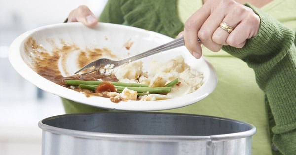 4 loại thức ăn thừa nên vứt đi ngay, tiếc của ăn vào cẩn thận ung thư 'gõ cửa'