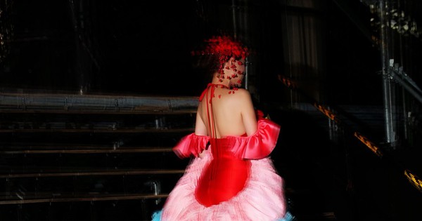 Nữ ca sĩ được biểu diễn ở Văn phòng Chính phủ: Ra album làng nhạc chao đảo, có hit quốc tế vang danh Việt Nam