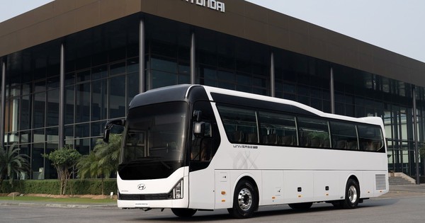 Xe khách 47 chỗ Hyundai Universe Prestige, giá từ 4,5 tỷ ra mắt tại Việt Nam
