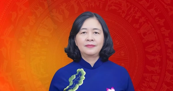 Bà Bùi Thị Minh Hoài và sáu lãnh đạo Đảng ủy MTTQ, các đoàn thể Trung ương đắc cử Ban Chấp hành Trung ương khoá XIV