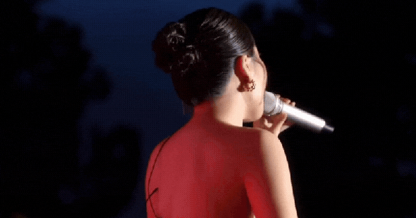 Thượng uý Quân đội đắt show nhất hiện nay: Nữ thần mở màn concert quốc gia, giọng hát càng nghe càng thích