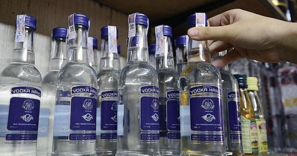 Chủ hãng rượu Vodka Hà Nội tiếp tục chìm trong lỗ nhưng kho tiền mới là điều gây chú ý