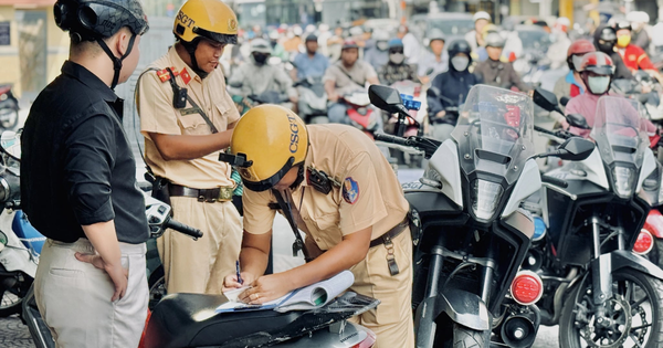 Mức phạt tiền khi dừng, đỗ xe máy trên vỉa hè trái phép năm 2026