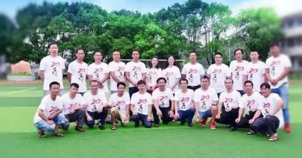 U50 đi họp lớp sau 20 năm tốt nghiệp, tôi phát hiện khoảng cách giàu nghèo giữa những người bạn cũ cùng tuổi đều bắt nguồn từ 3 điều này