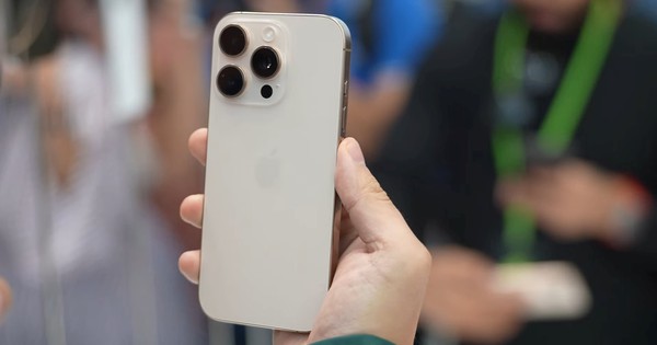 iPhone 16 Pro Max giảm giá mạnh đầu năm 2026