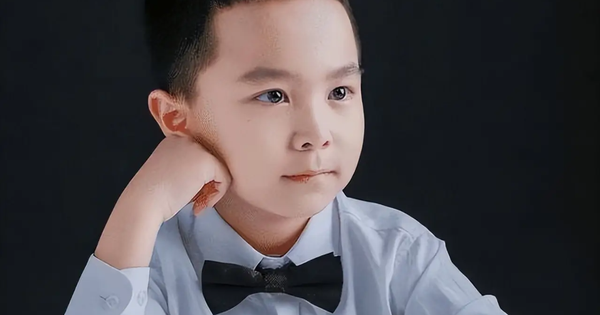 Cuộc sống hiện tại quá đỗi bất ngờ của cậu bé thần đồng 3 tuổi biết hơn 1000 chữ: Gia đình em quá nhìn xa trông rộng!