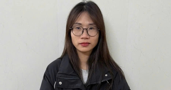 Nữ nhân viên ngân hàng rút ruột thẻ tín dụng của 39 khách hàng