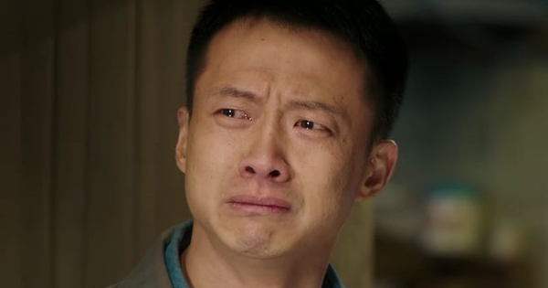 8 năm cày cuốc gửi hơn 2 tỷ về báo hiếu, chàng trai chết đứng khi nhà bố mẹ vẫn dột nát: Camera ngân hàng tiết lộ sự thật không ngờ