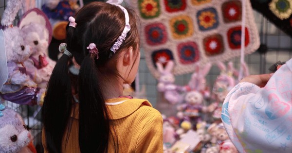 Sự khác biệt “một trời một vực” giữa trẻ có và không có tiền tiêu vặt từ nhỏ