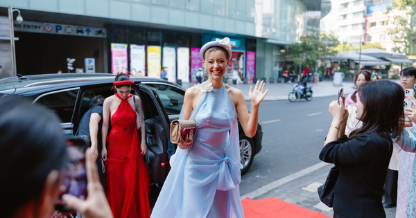 1 địa điểm thu hút được cả dàn hoa hậu đình đám check in, cả Miss Cosmo cũng háo hức mặc áo yếm truyền thống Việt Nam đến trải nghiệm