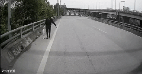 Nhặt được bao tải chứa 1 tỷ đồng trên cao tốc: Món quà cảm ơn của người làm rơi